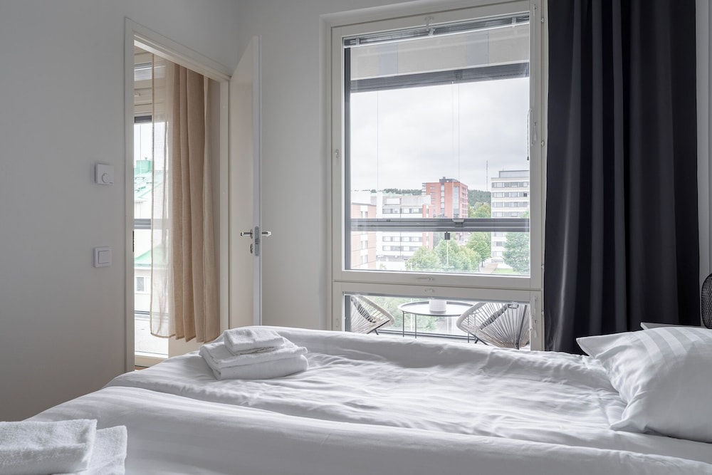 Modern 2BR Apartment with Sauna & Large Balcony