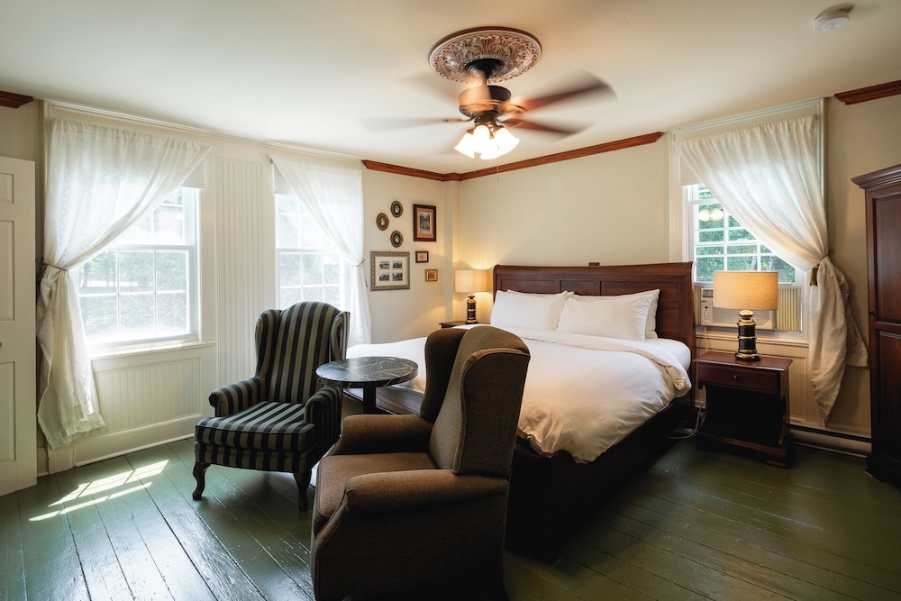Lee Farm Inn