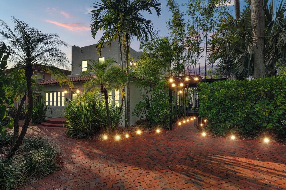 2 Mansions with Pool in West Palm Beach