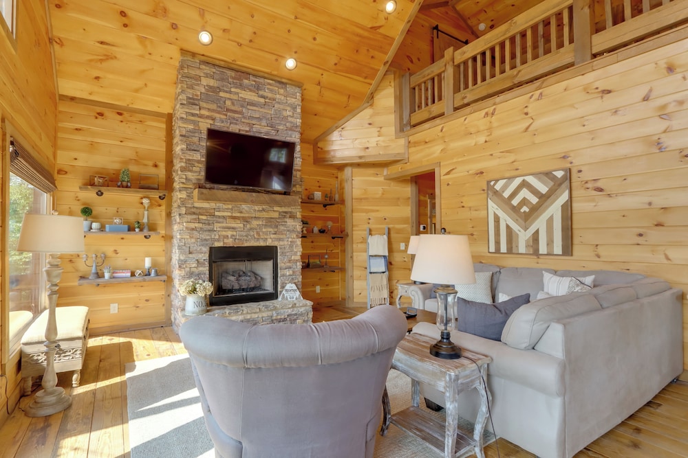 Family Oasis w/ Game Room & 2 Decks in Blue Ridge!