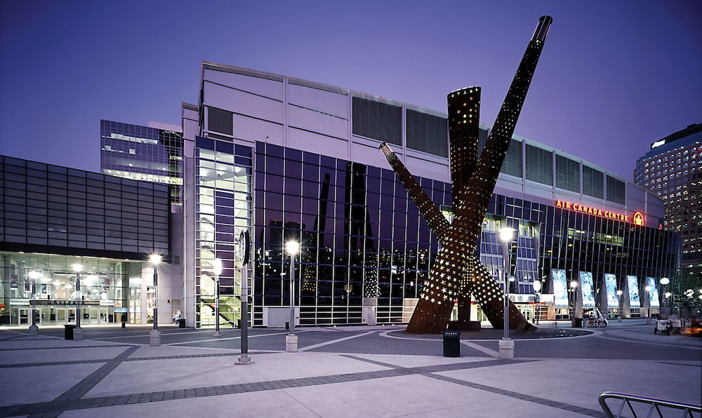 Executive 3BR next to Scotia Arena