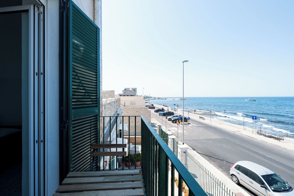 The Sea Outside Apartments
