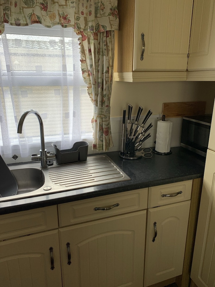 Remarkable 2-bed Caravan in Ingoldmells view 5