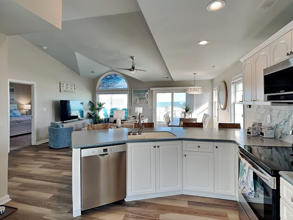 Blue Me A Wave by Topsail Realty