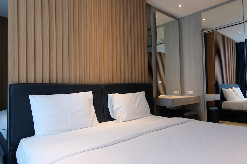 Chic 1BR Brooklyn Apartment near IKEA Alam Sutera view 4