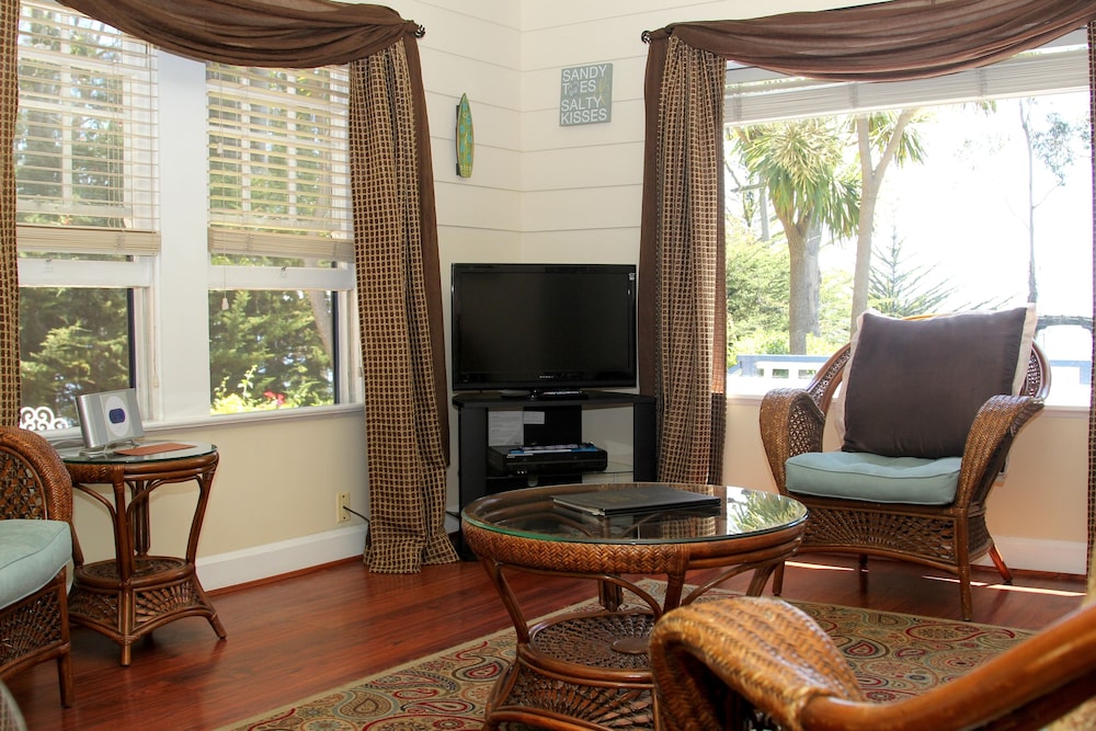 Monarch Cove Inn