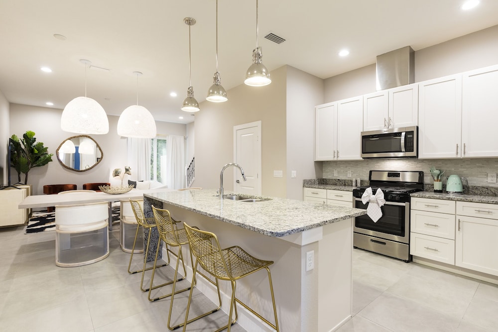 Summerville Vacation Homes by Columbia Management