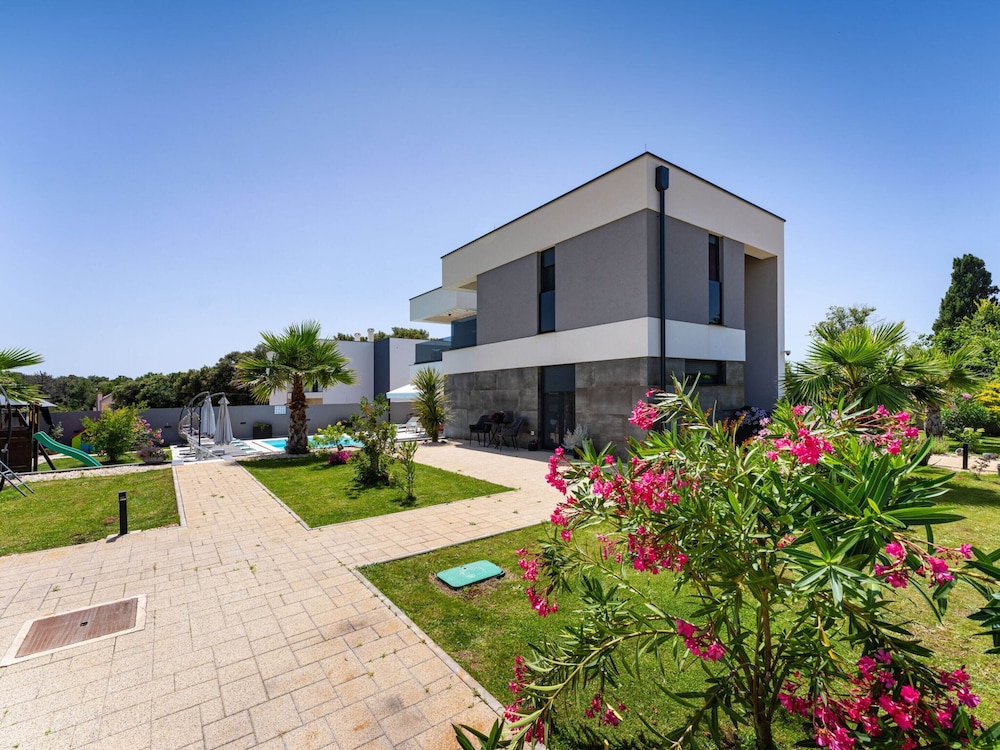Villa Nina in Croatia Near the Adriatic Coast