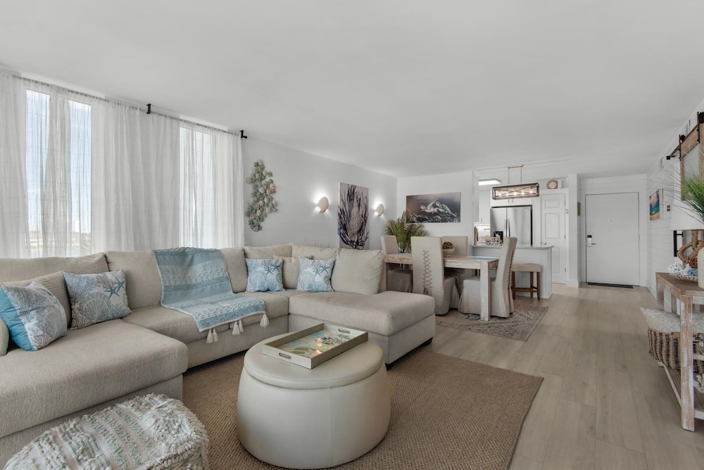 Dolphin Point #401c
