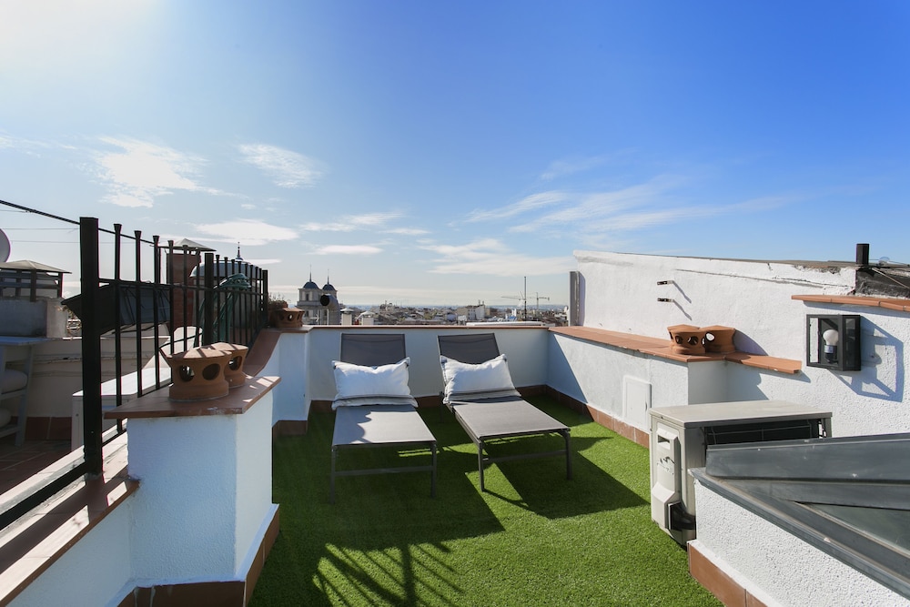 Penthouse With Private Terrace & Balcony in Plaza Mayor Square. Plaza Mayor IV view 4