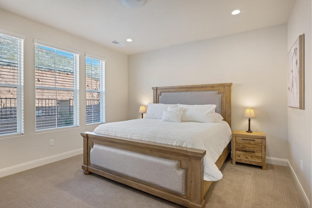 Holiday Hideaway 5 Bedroom Townhouse