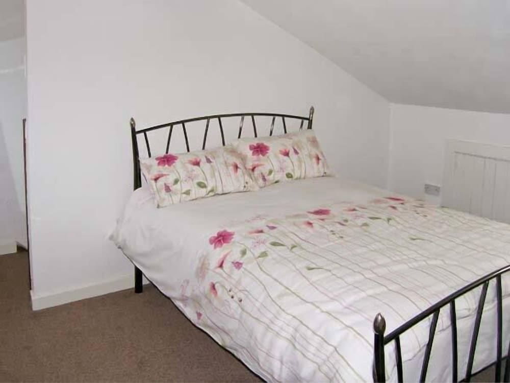 Hendre Aled Cottage 3 view 3