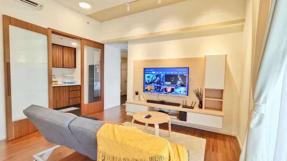 UNA Serviced Apartment by Manatidur