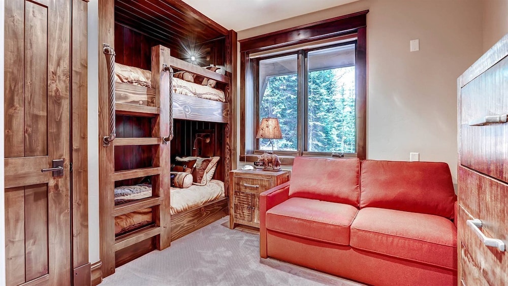 Breck_rocky_mtn_lodge