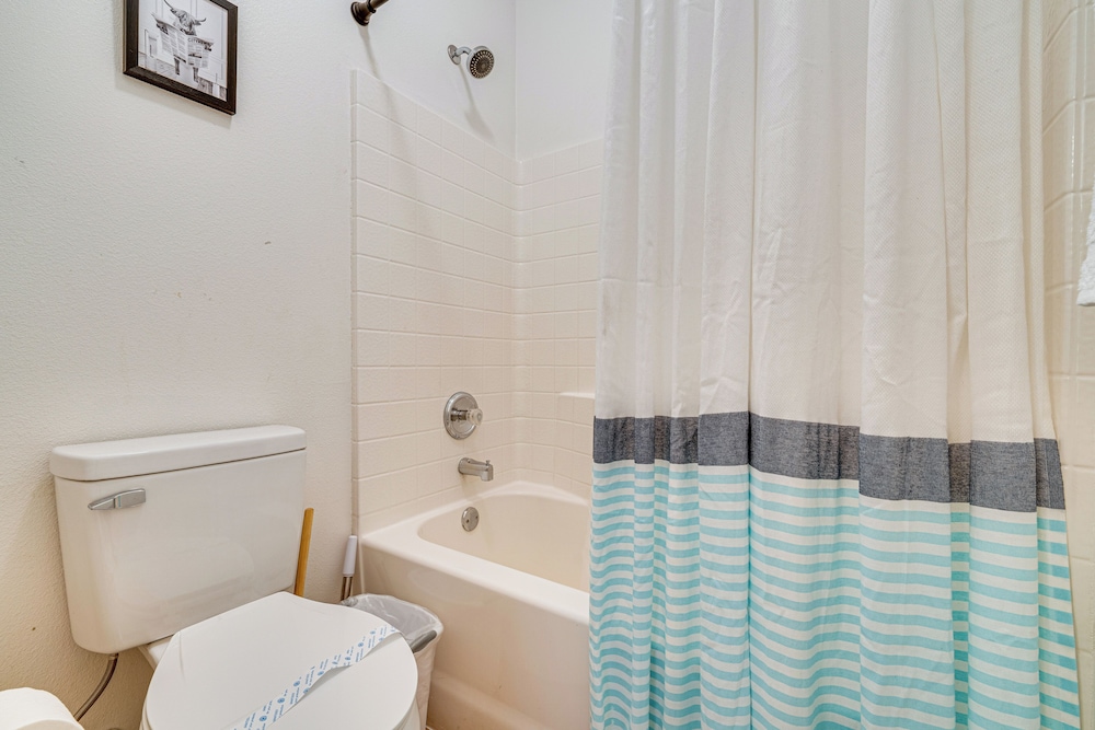 11 Mi to Disney: Home w/ Pool in Davenport!