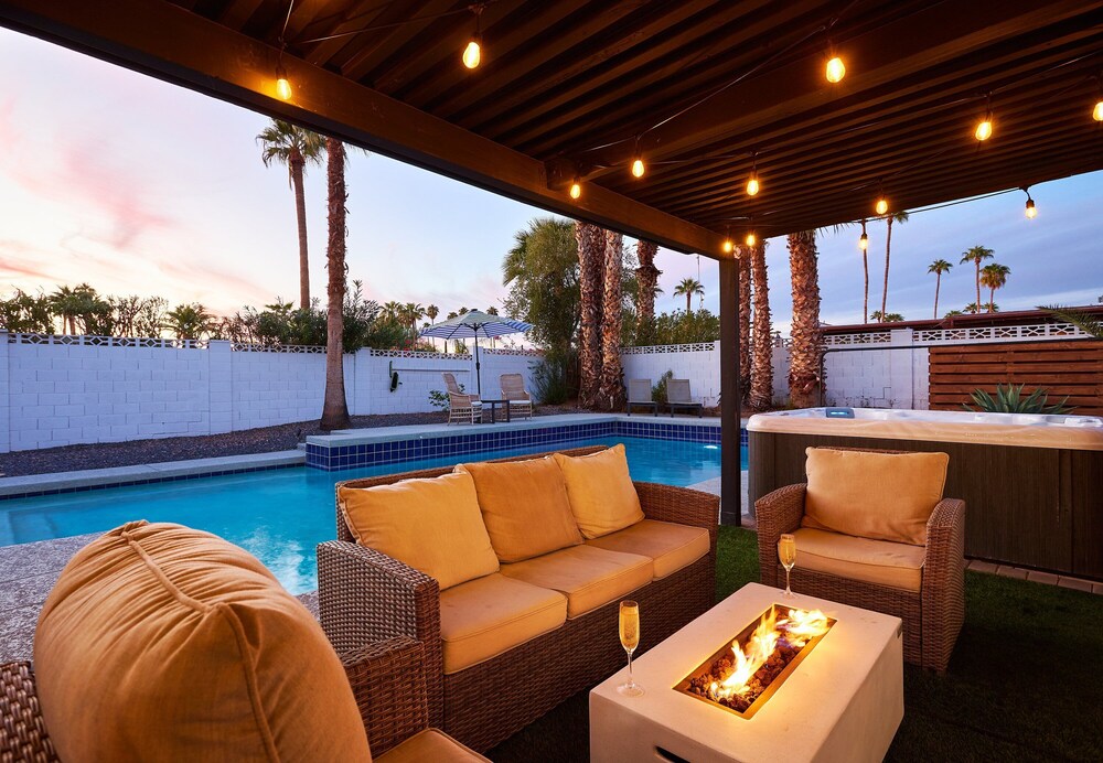 Desert Rose-hot Tub-pool Heat Avail-fire Pit-golf!