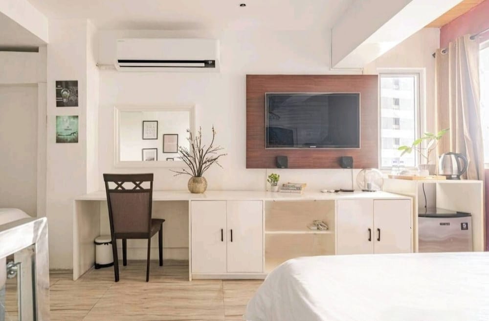 L1 Twin Bed Staycation in Bonifacio Global City
