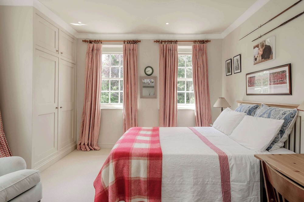 Beautiful Family Home w Garden Pool - Wimbledon