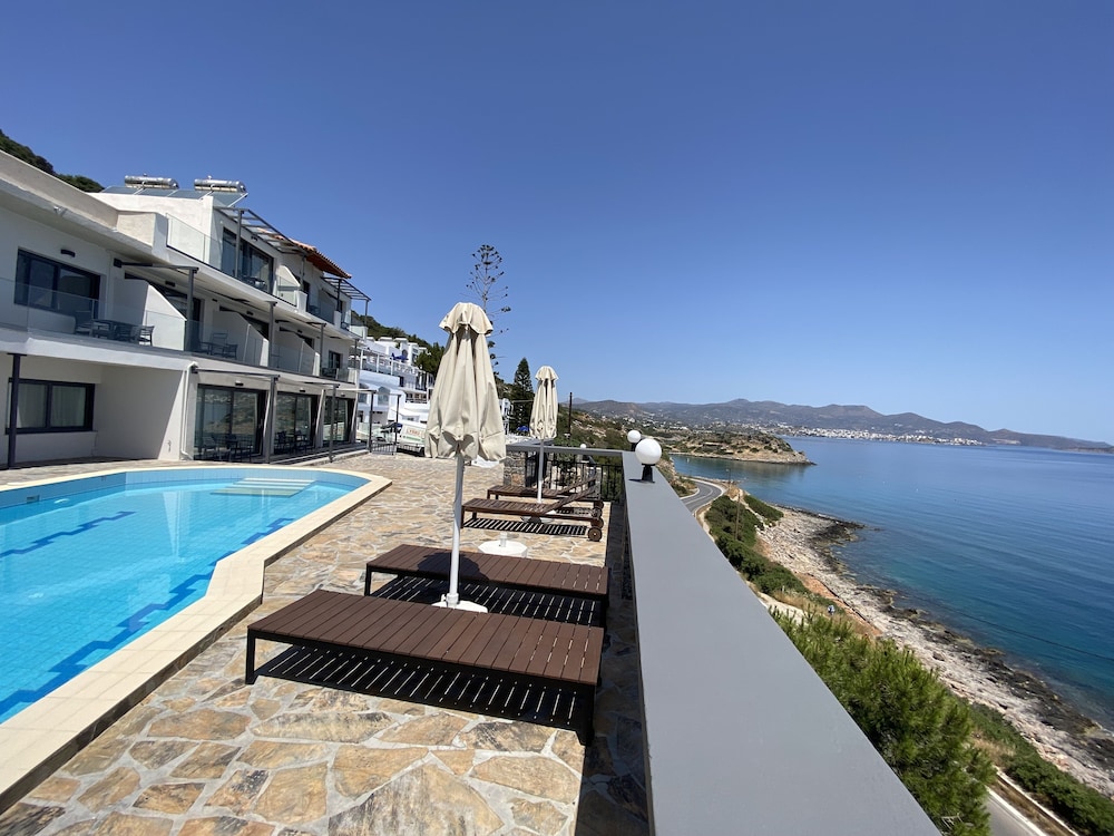Ostria Apartments
