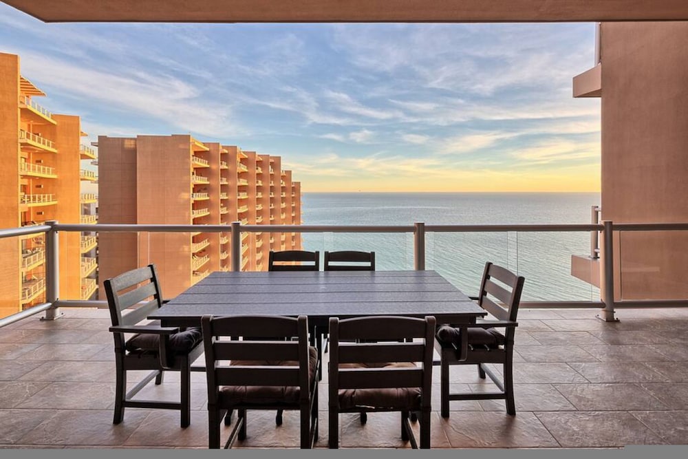 Luxury Las Palomas Oceanview Condo - Phase 2