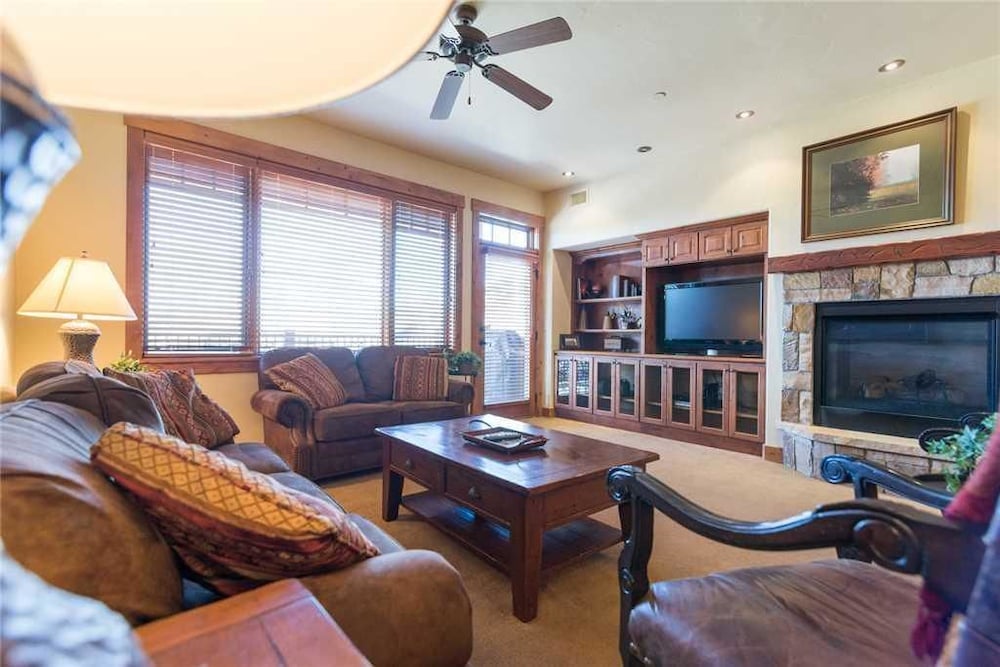 5101 Emerald Lodge, Trappeur's Crossing Apartment 3
