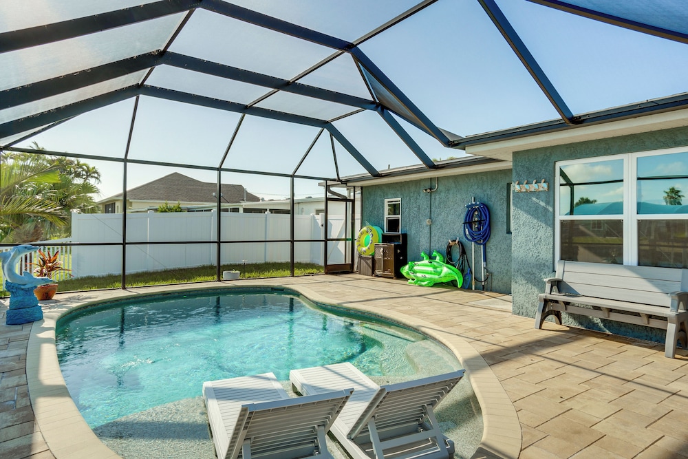 Private Dock & Pool: Port Charlotte Escape!