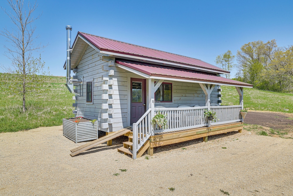 'fins & Flowers' Lewiston Cabin w/ Trout Fishing!