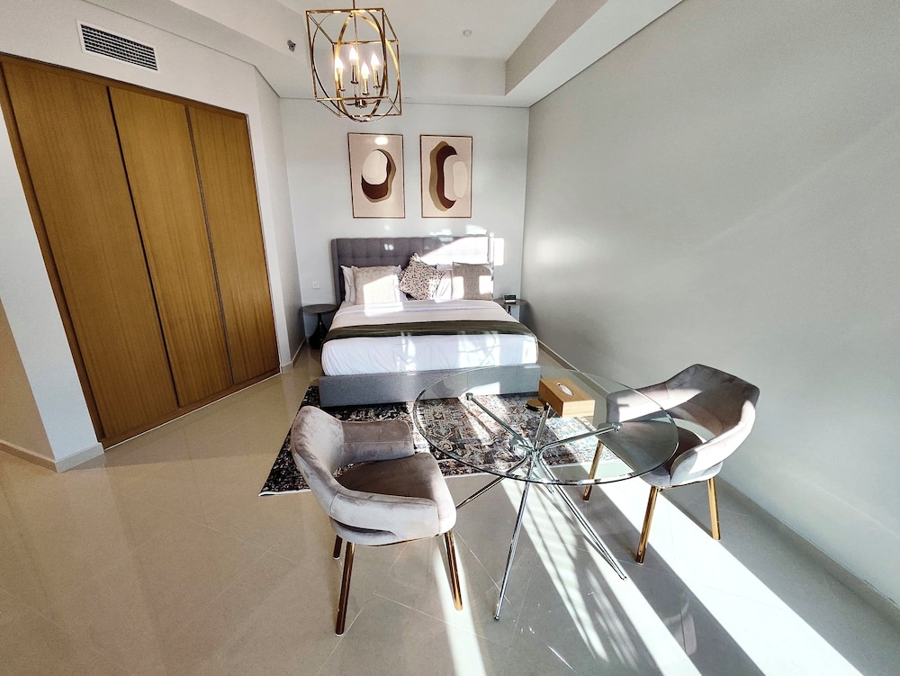 Lux BnB Aykon Tower Skyline Views