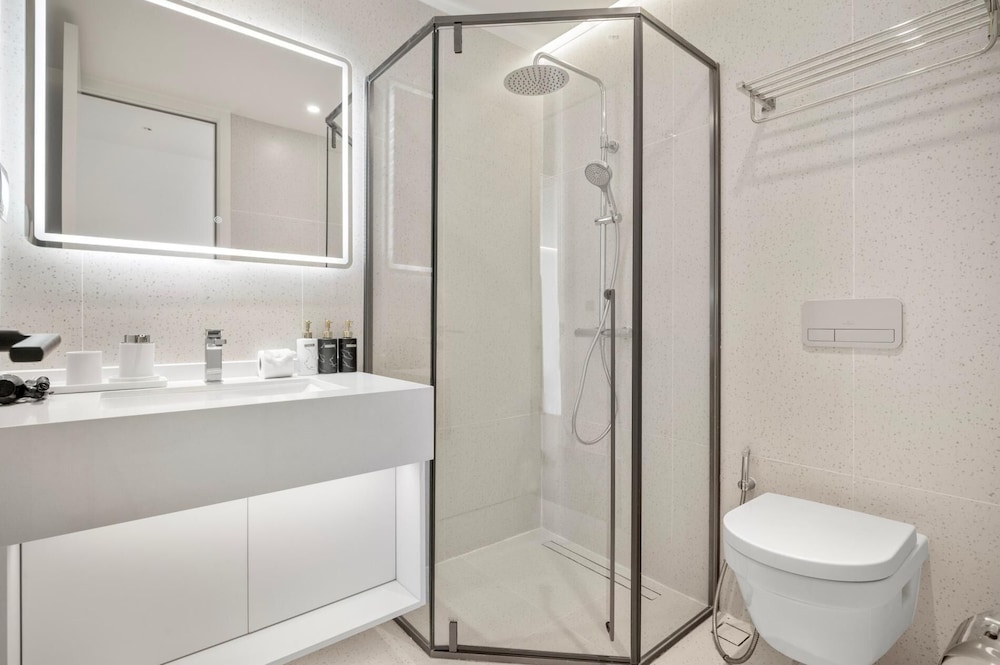 Premier Kora 3-bedroom Apartment E333 Beachfront