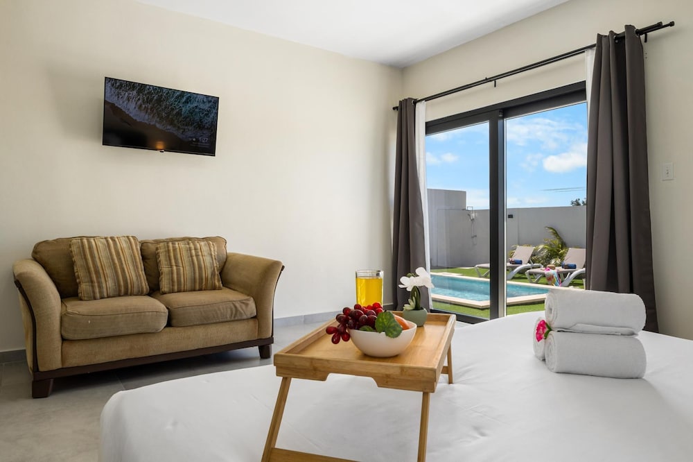 Brand NEW 3BR w Private Pool Walk to Palm Beach