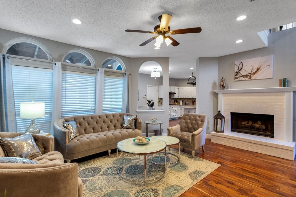 Discount Included! Stunning, Modern, Spacious Getaway Fits Any Group, 2 Game Rooms, Hot Tub 5 Bedroom Home by Redawning - Property Image 6