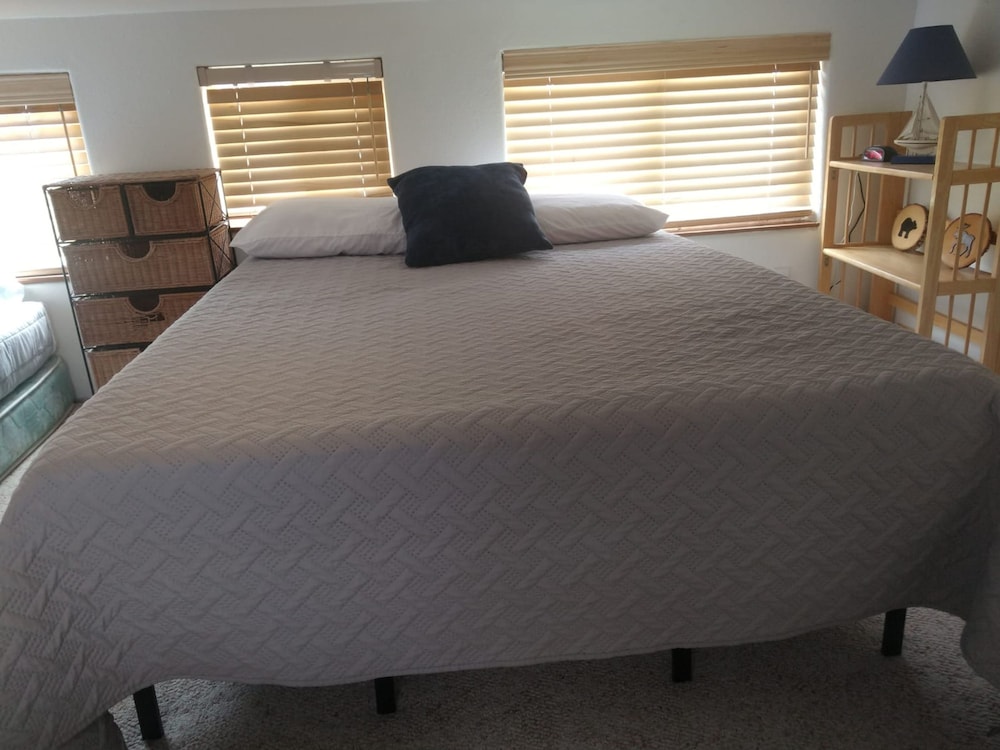 Ocean Front Cabin 11 w Jacuzzi Superb Views