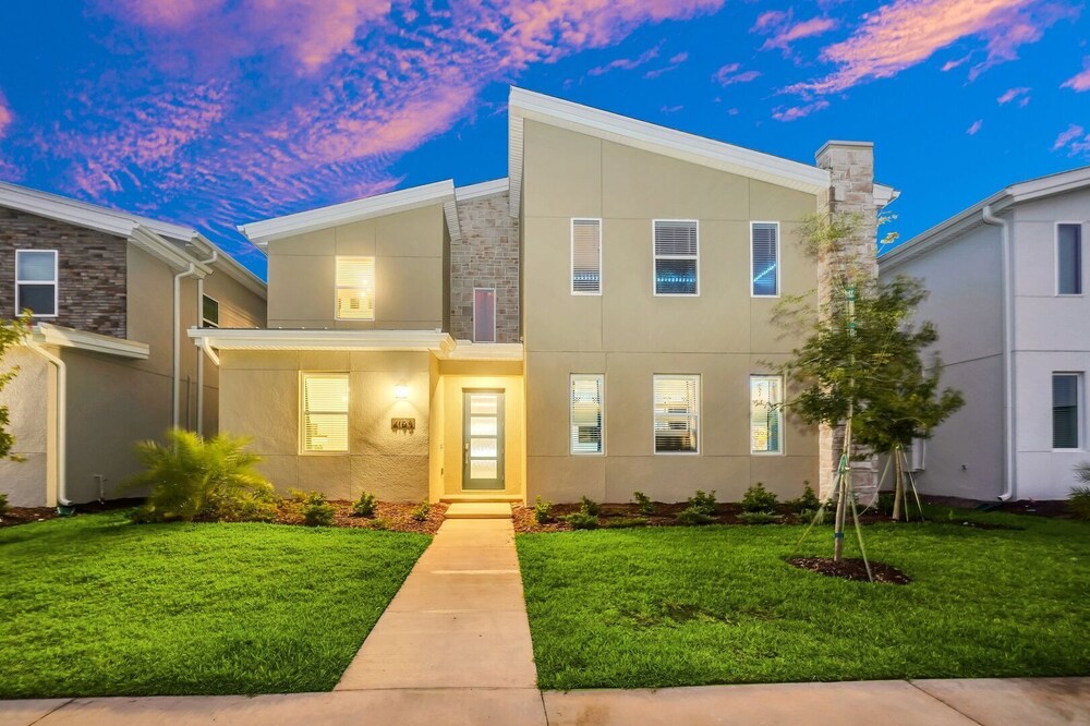 Serenity Lakeview Retreat Stunning Water Views, No Rear Neighbors, Private Pool, Game Room & Star Wars Cinema