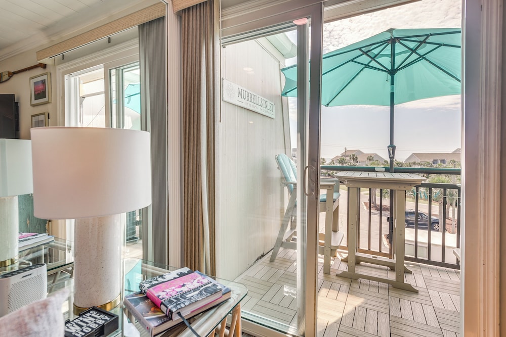 Walk to Beach & Marsh: Condo in Murrells Inlet