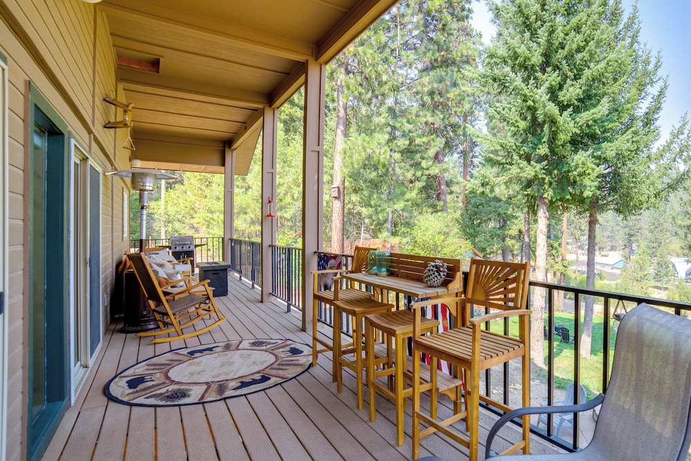 Mtn-view Oasis w/ Pool Access in Garden Valley