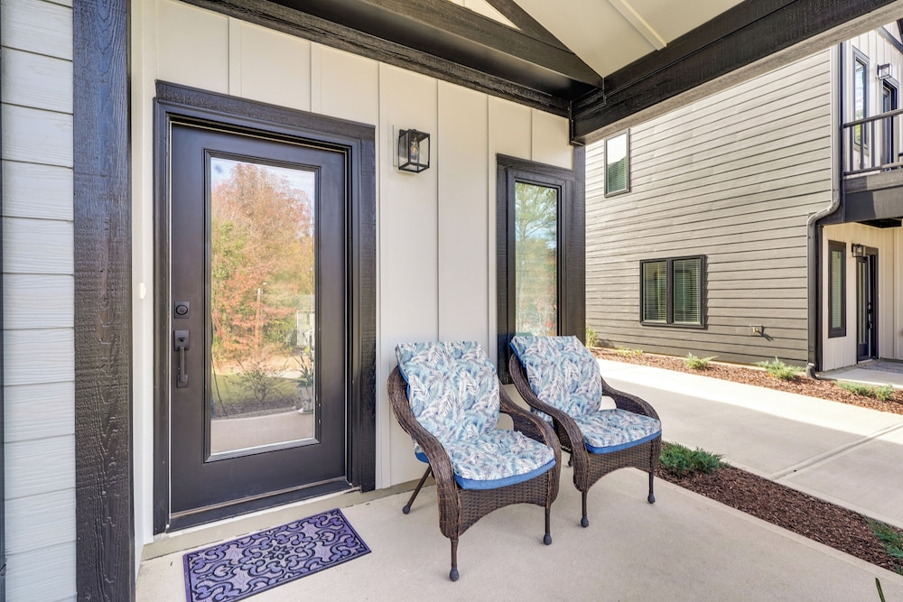 2 Mi to Duke University: Townhome in Durham!