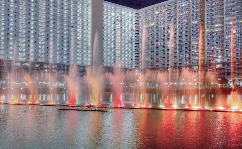 Laketown Wharf 338 3 Bedroom Condo