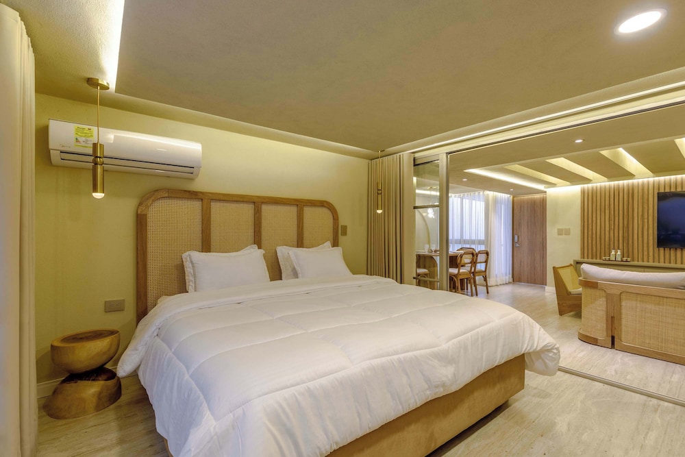 w Chic 2BR w Balcony in Cartagena Historic Center