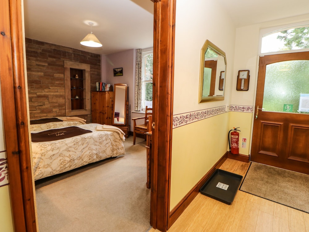 Holly Lodge