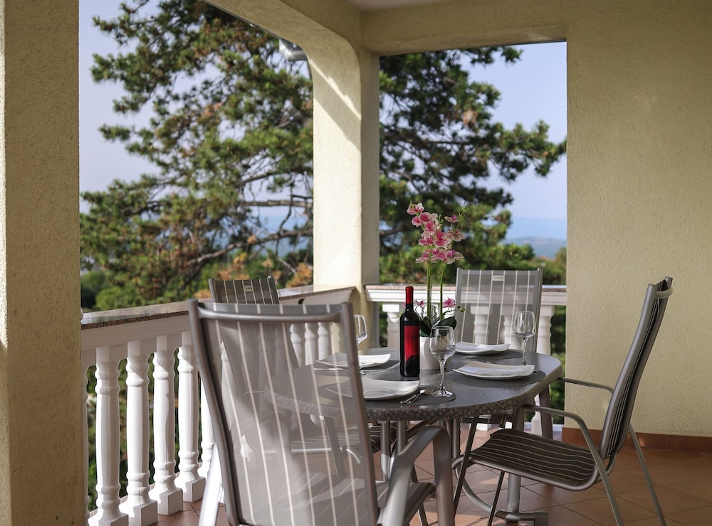 Peaceful Nature Retreat Near Krk Town With BBQ and Parking