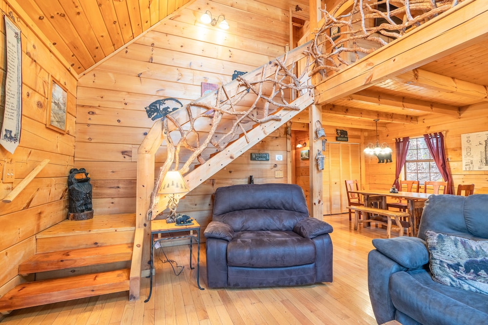 Moonshine Ridge Cabin with Hot Tub and Fire Pit view 4