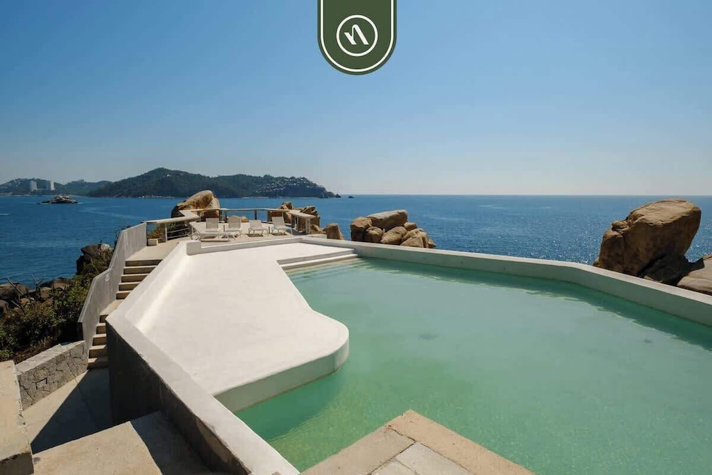 Amazing 3 BR Penthouse With Beachclub