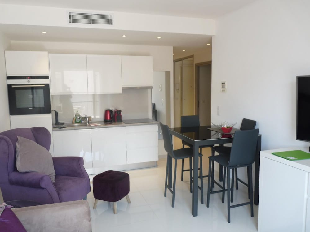 Two Bedroom Apartment Next to the Croisette in Cannes a Short Walk to the Palais des Festivals - 1961