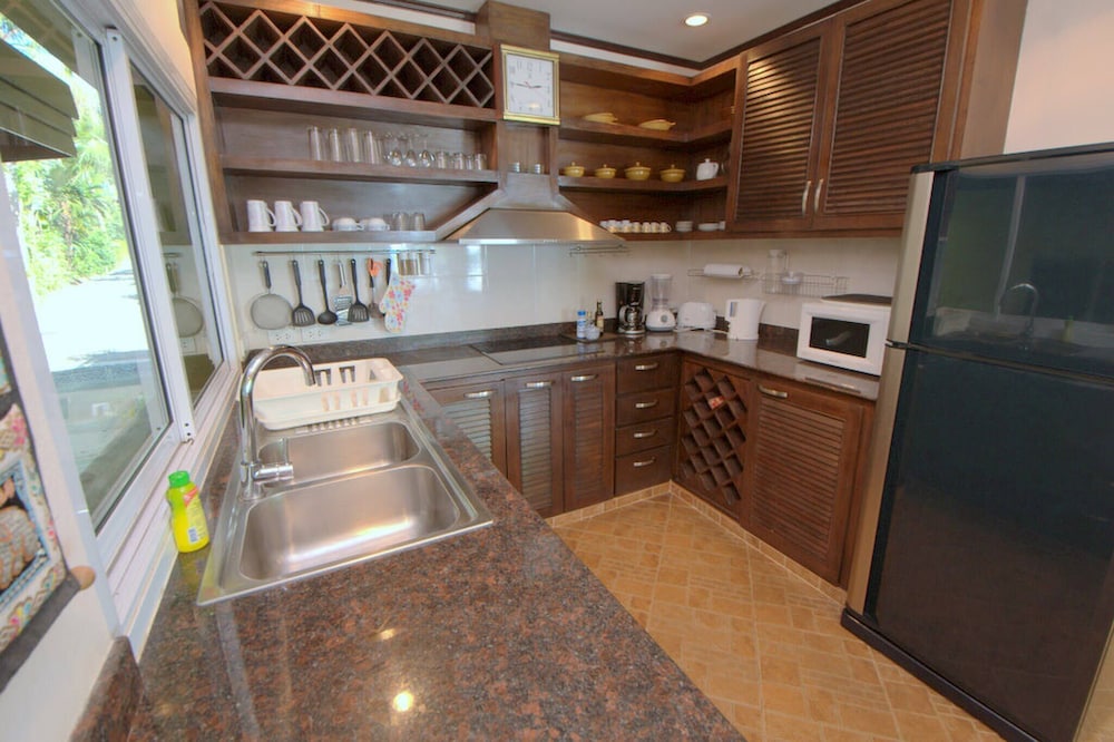 Beachfront Oasis With Private Pool and Jacuzzi on Samui's Bang Por Beach