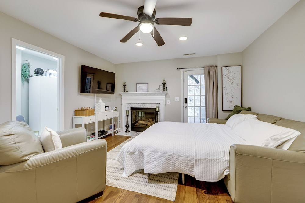 Playroom & Home Office: Family Retreat in Mauldin!