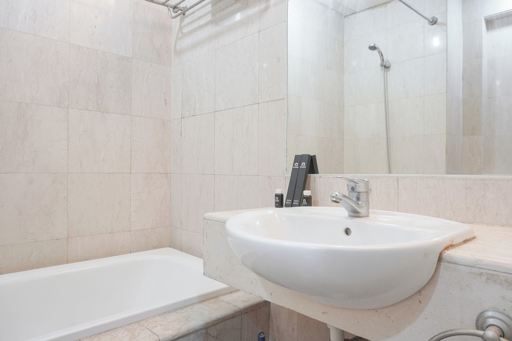 Elegant and Comfy 1BR with Extra Room Apartment at Bellagio Residence
