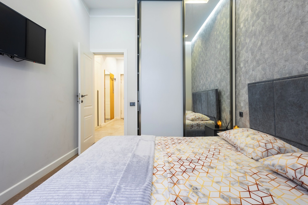 Apartment by Luxe Group TT198