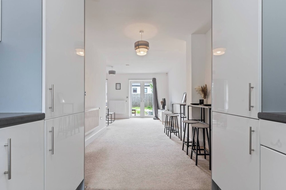 3-bed Elegant House Near Museums, Bullring & Parks