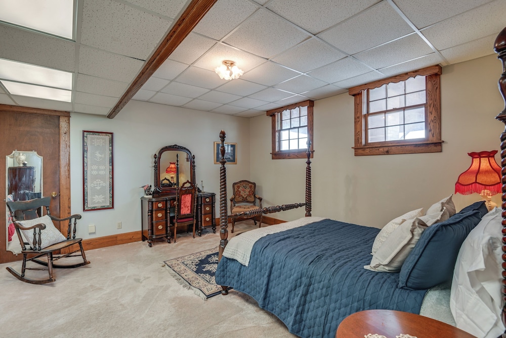 Walk to Lawrenceburg Square: Home for Large Groups