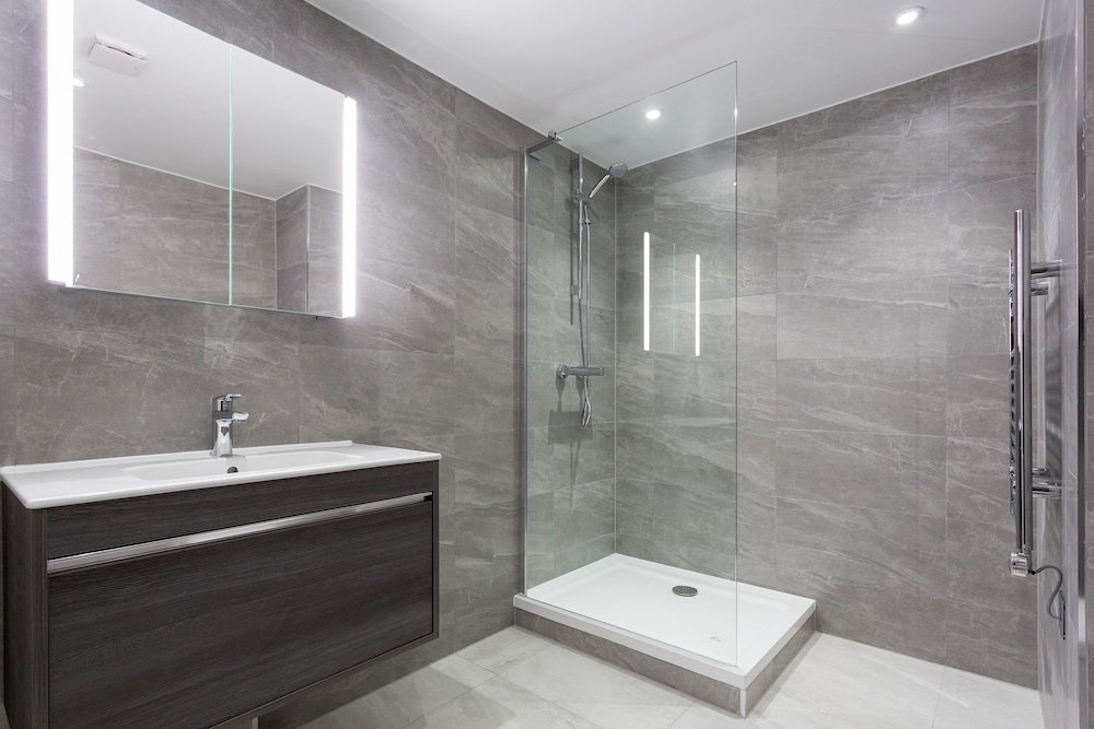 The Carlyle - Elegant Serviced Apartments